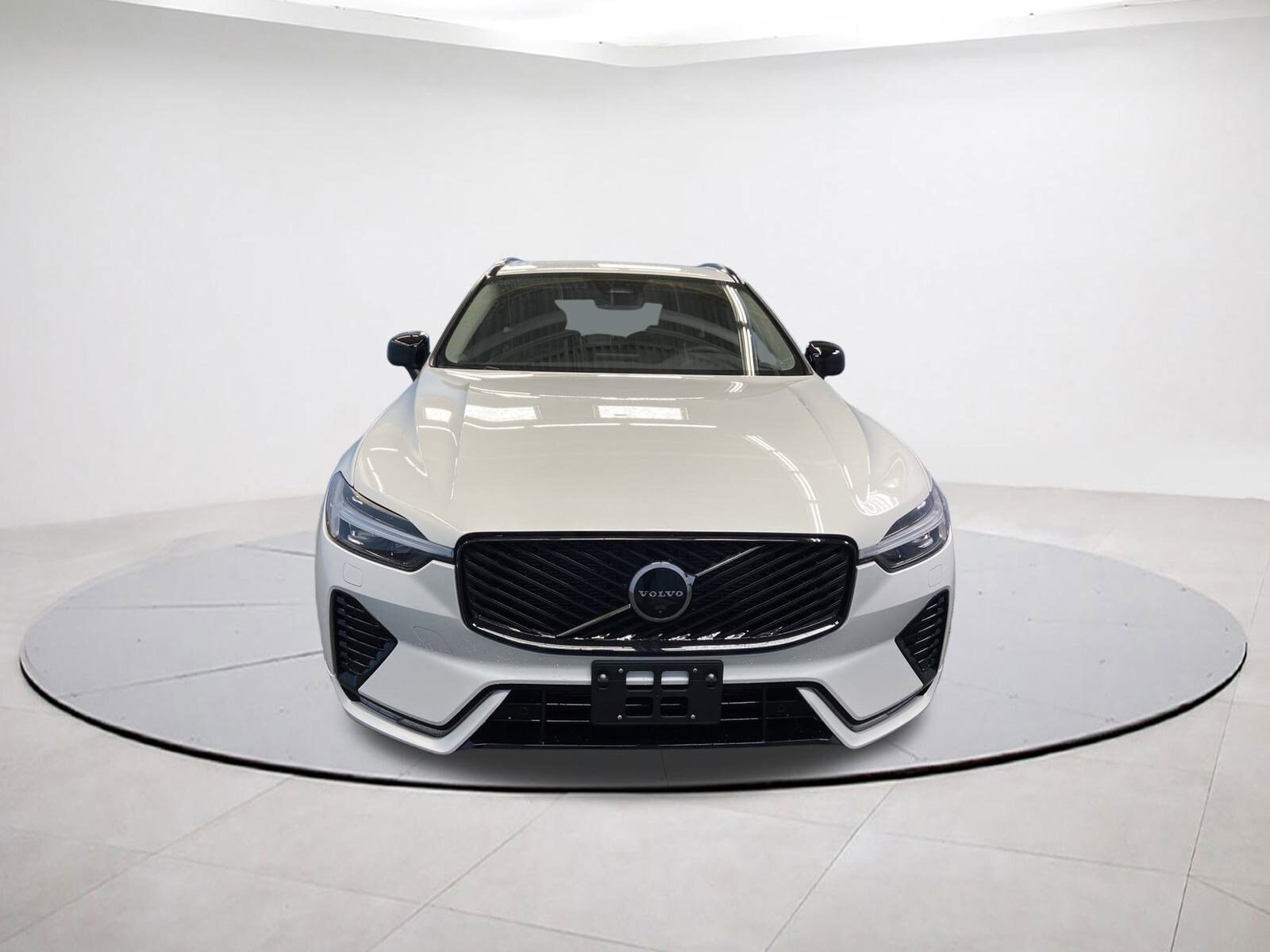 2026 Volvo XC60 B5 Plus photo 2
