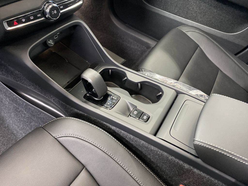 2026 Volvo XC40 Core - Photo 12