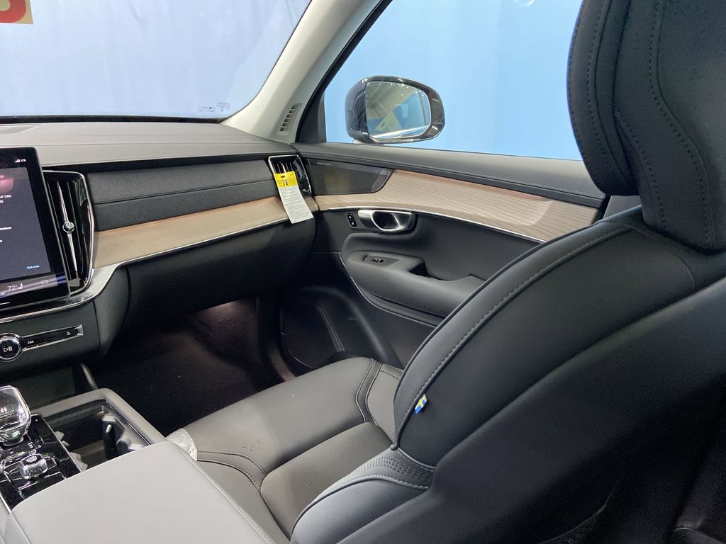 2026 Volvo XC90 Plus - Photo 18