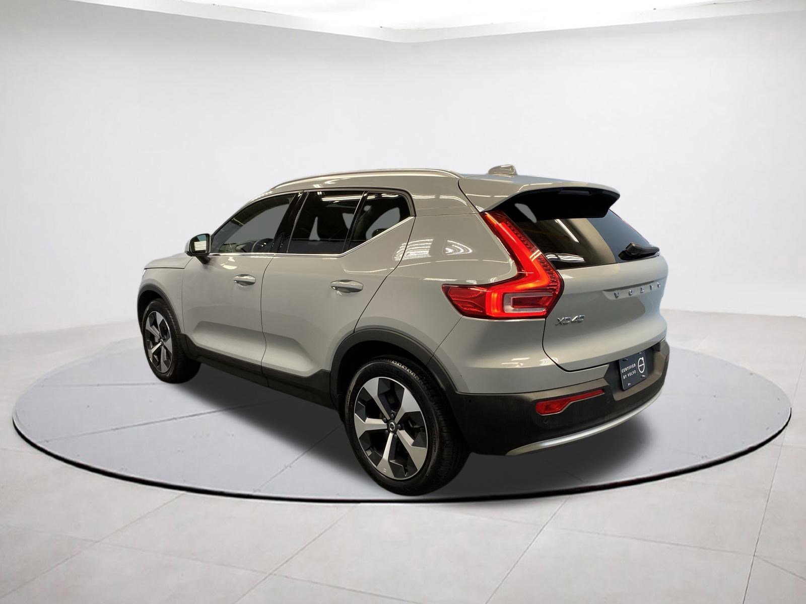 2025 Volvo XC40 Plus photo 4