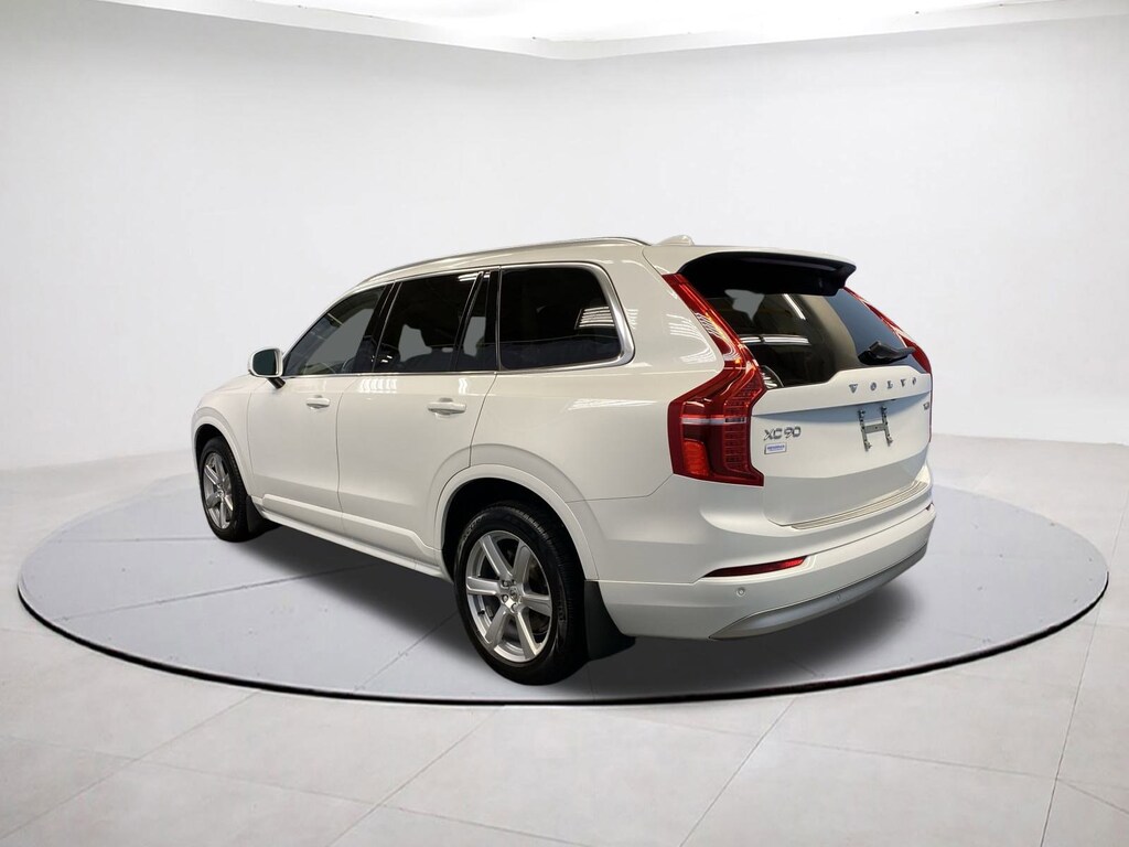 Used 2022 Volvo XC90 Momentum SUV