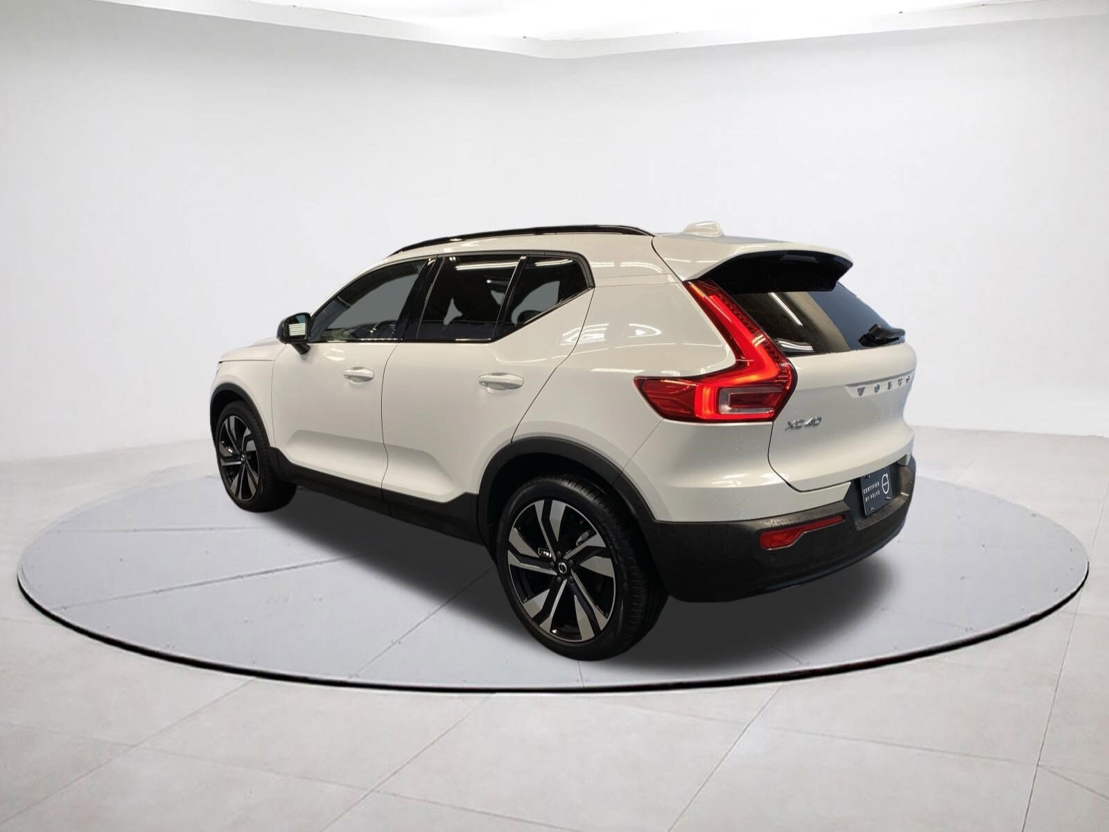 2025 Volvo XC40 Plus photo 4