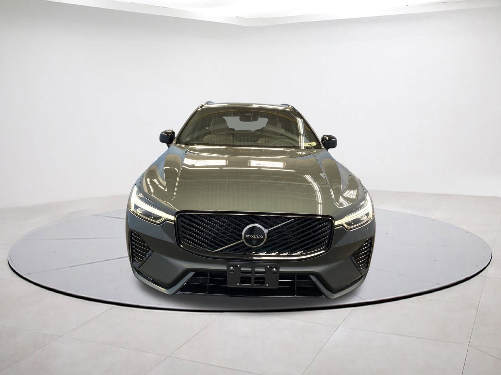 2026 Volvo XC60 B5 Plus photo 2