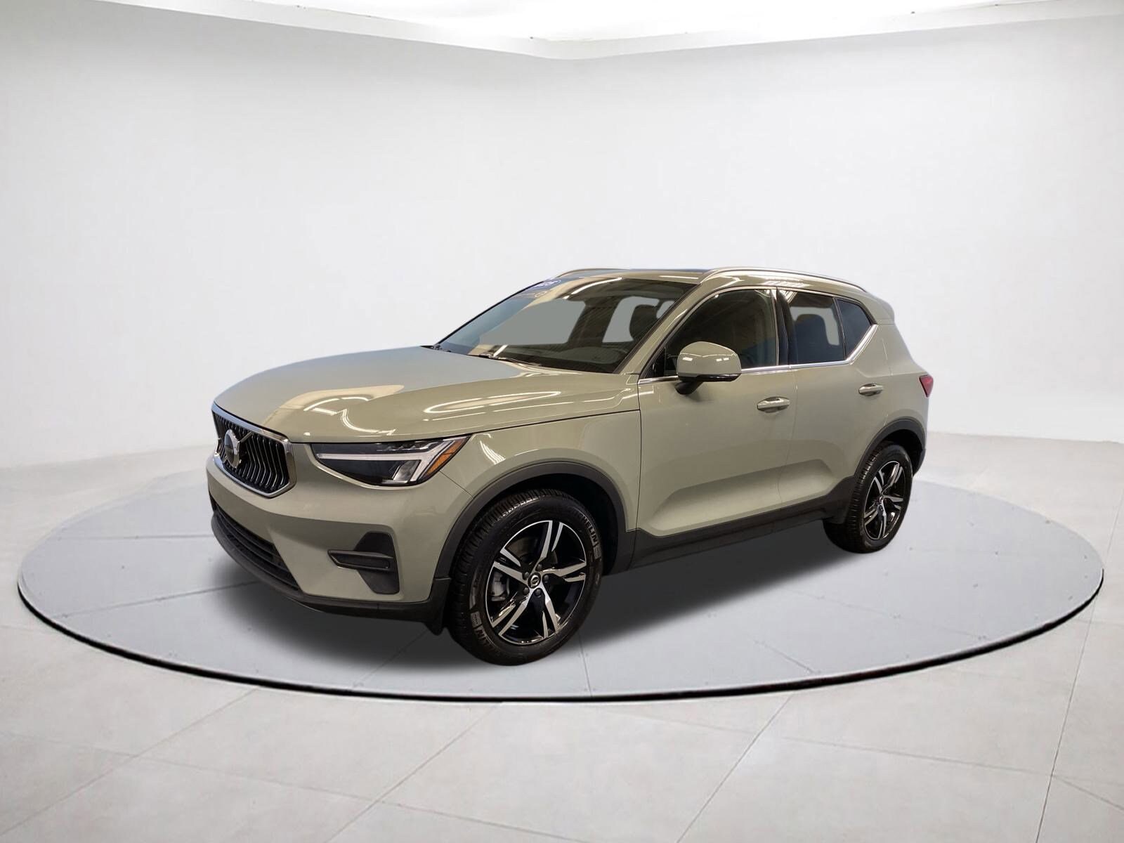 2025 Volvo XC40 Core photo 3