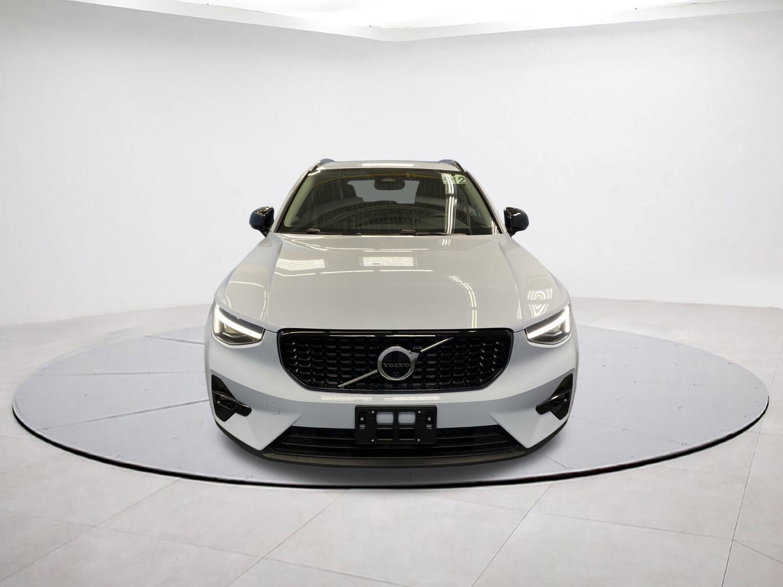 2026 Volvo XC40 Plus photo 2