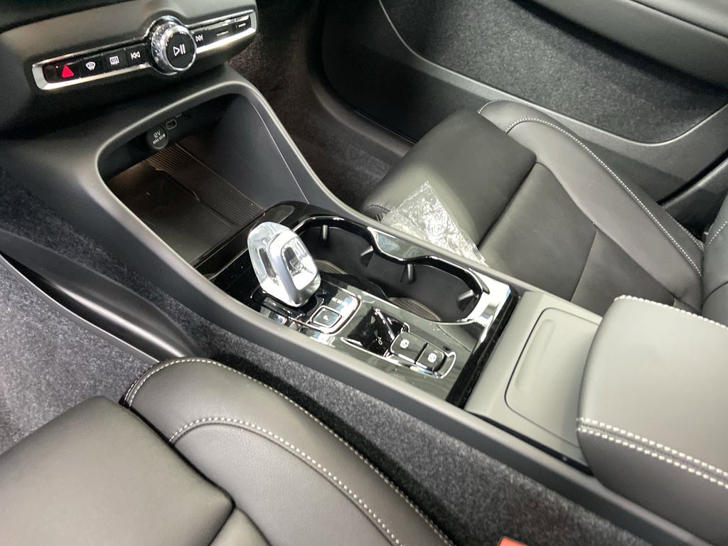 2026 Volvo XC40 Plus - Photo 12
