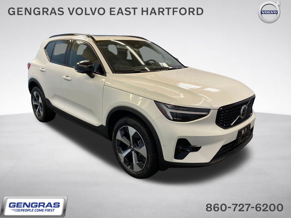 2026 Volvo XC40 SUV 