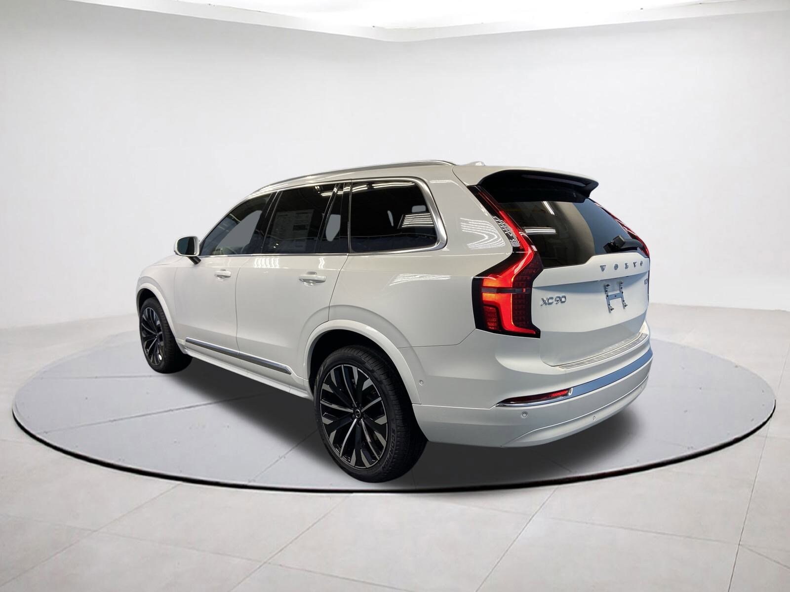 2026 Volvo XC90 Plus photo 4
