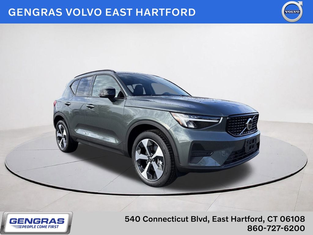 2026 Volvo XC40 SUV 