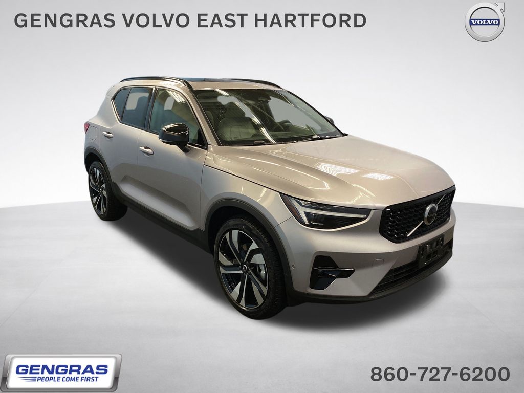 2026 Volvo XC40 SUV 