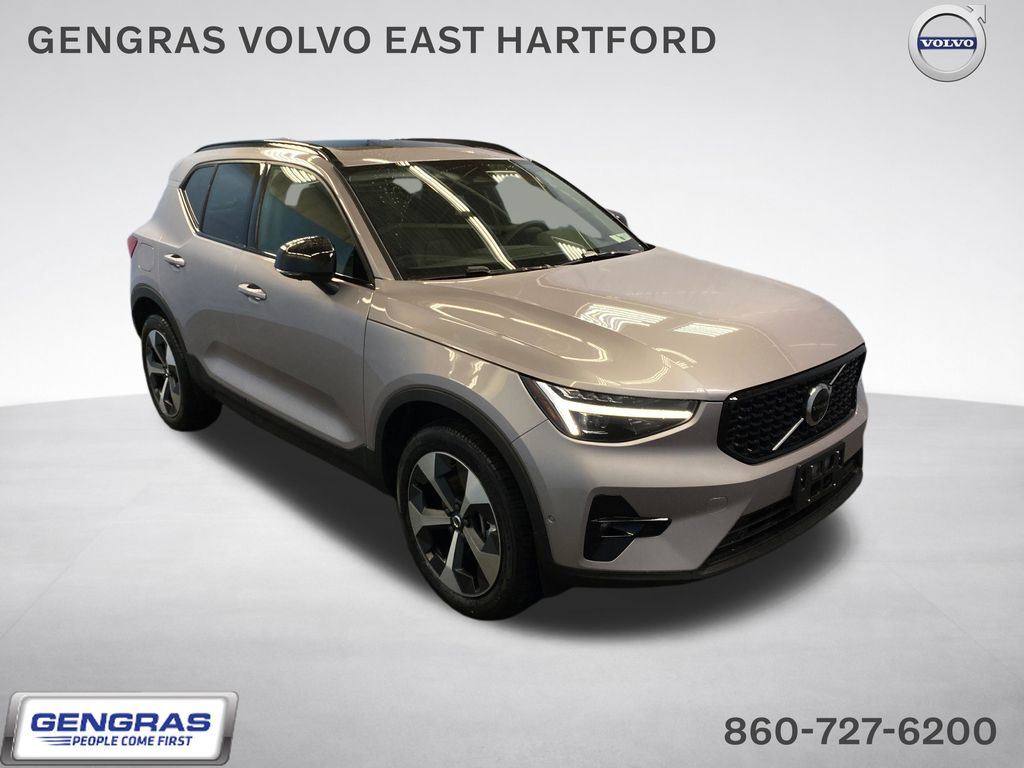 2026 Volvo XC40 SUV 