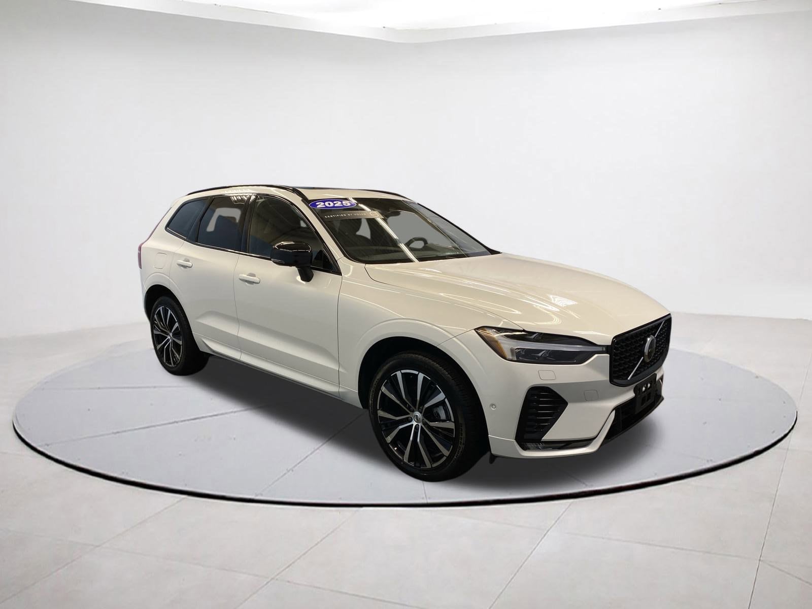2025 Volvo XC60 Plus's photo