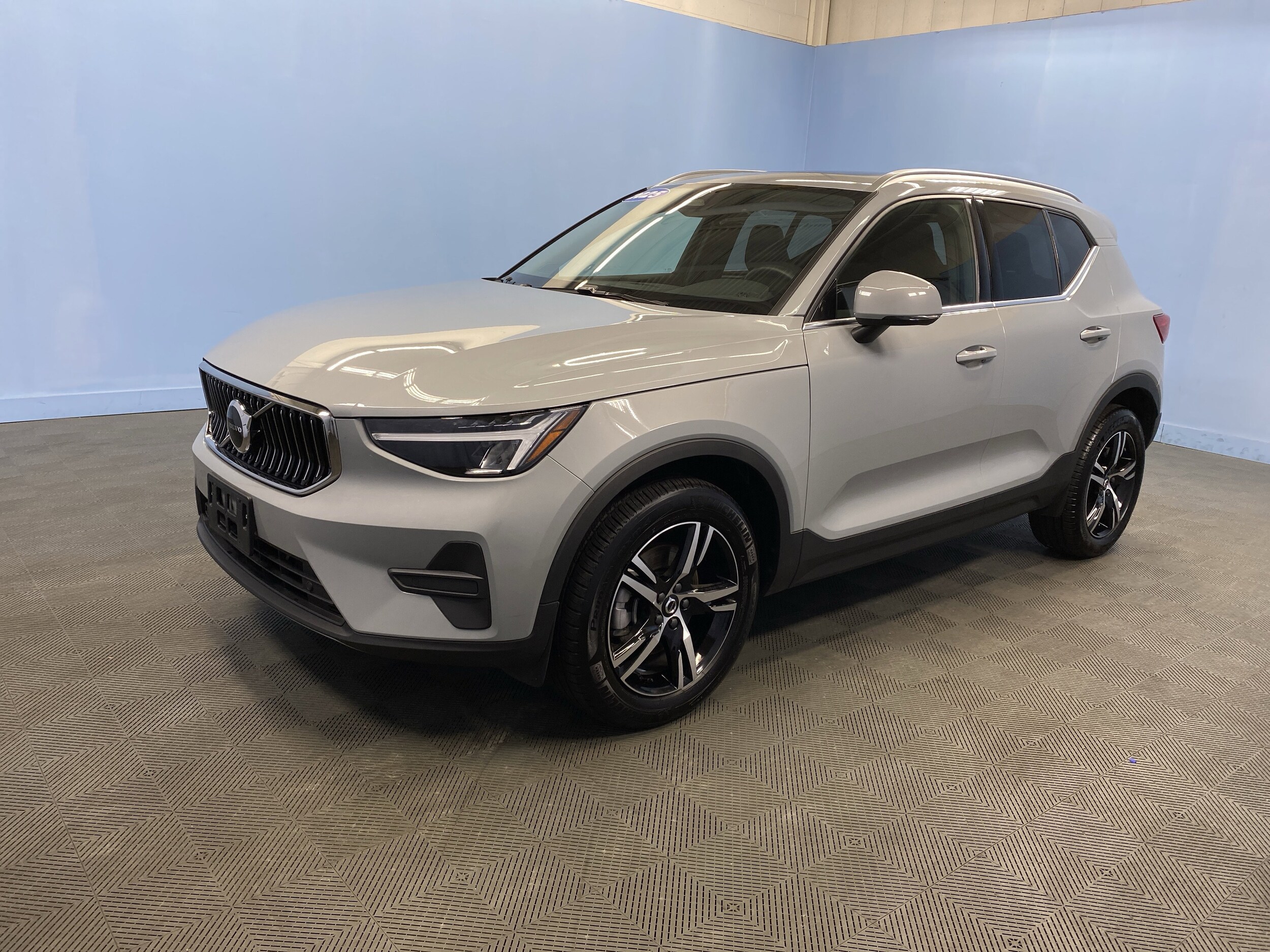 2025 Volvo XC40 Core photo 3