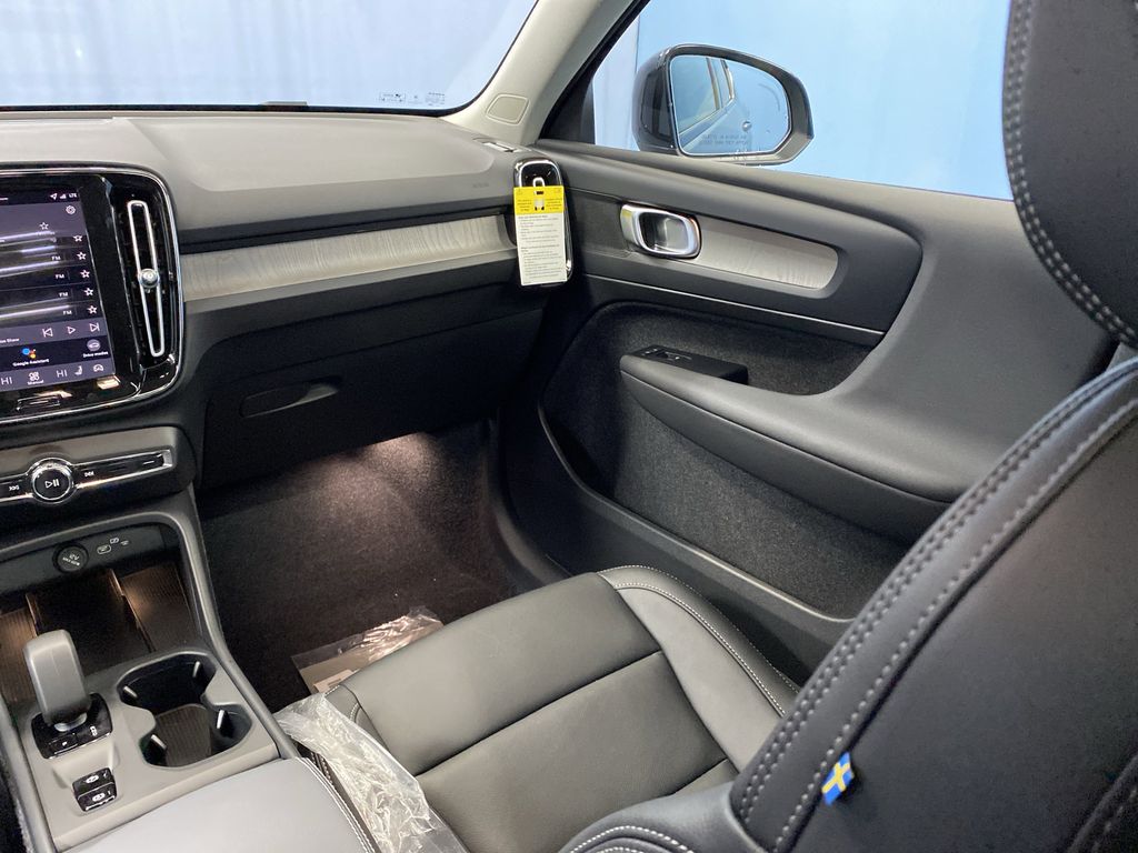 2026 Volvo XC40 Core - Photo 17