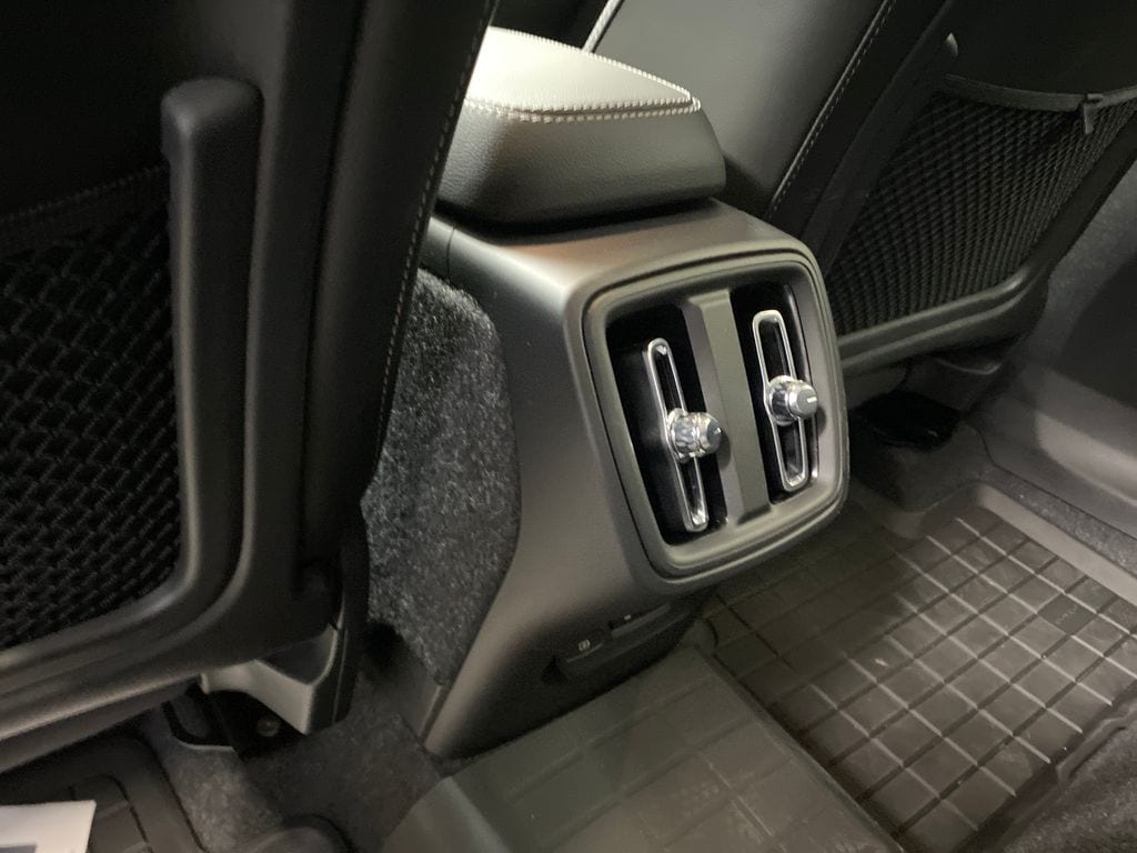 2026 Volvo XC40 Plus - Photo 17