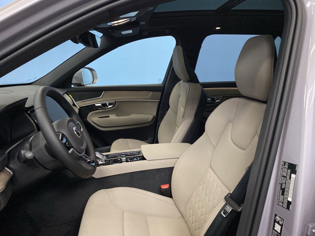 2026 Volvo XC90 Plus - Photo 10