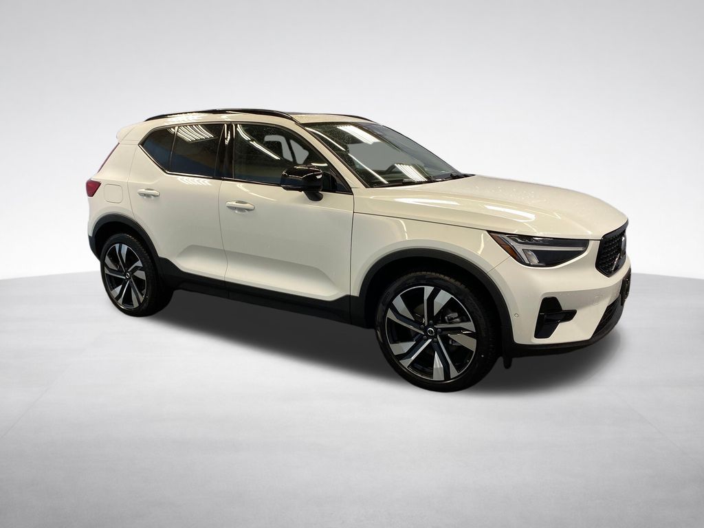 2026 Volvo XC40 Plus - Photo 8