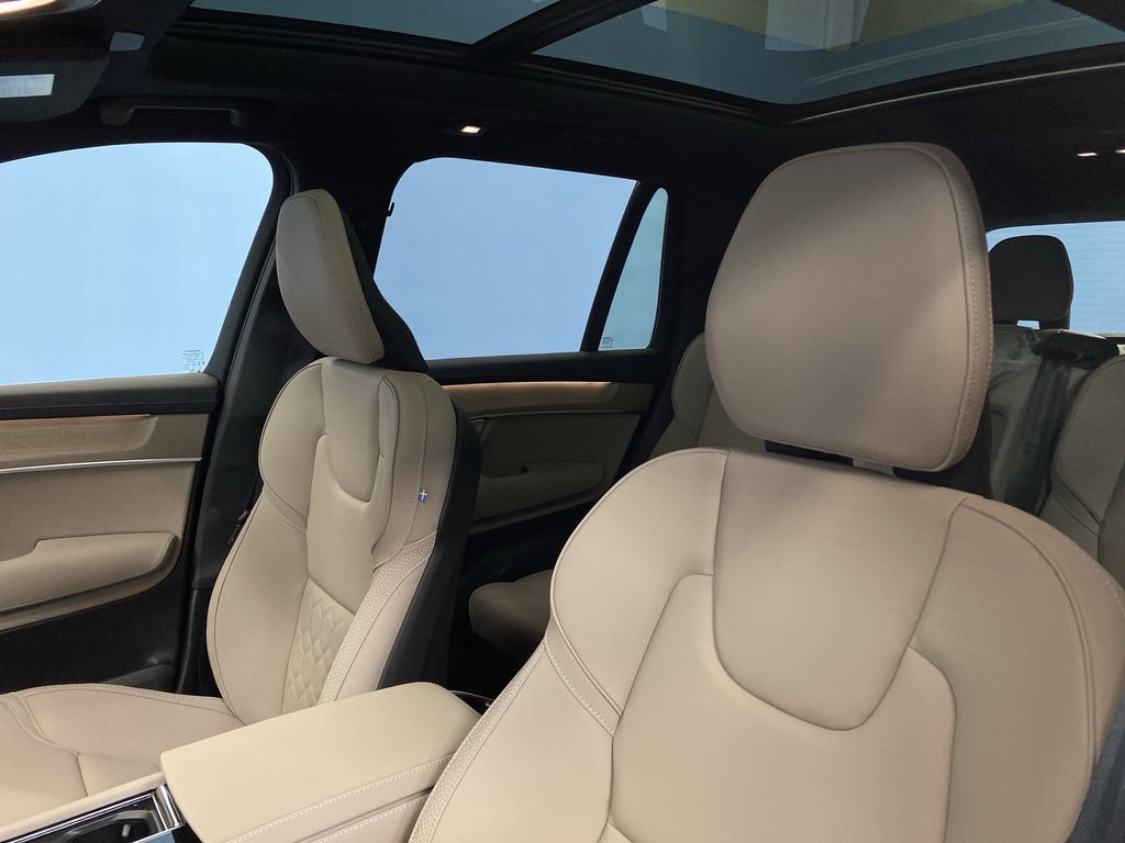 2026 Volvo XC90 Plus - Photo 9