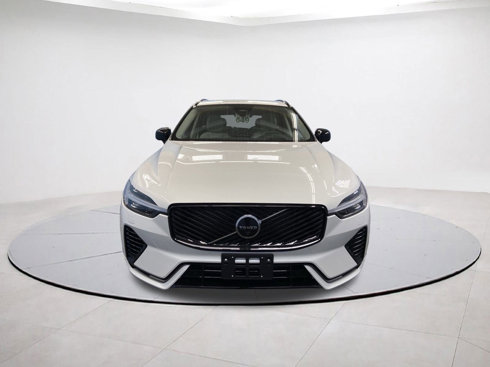 2026 Volvo XC60 Hybrid T8 photo 2