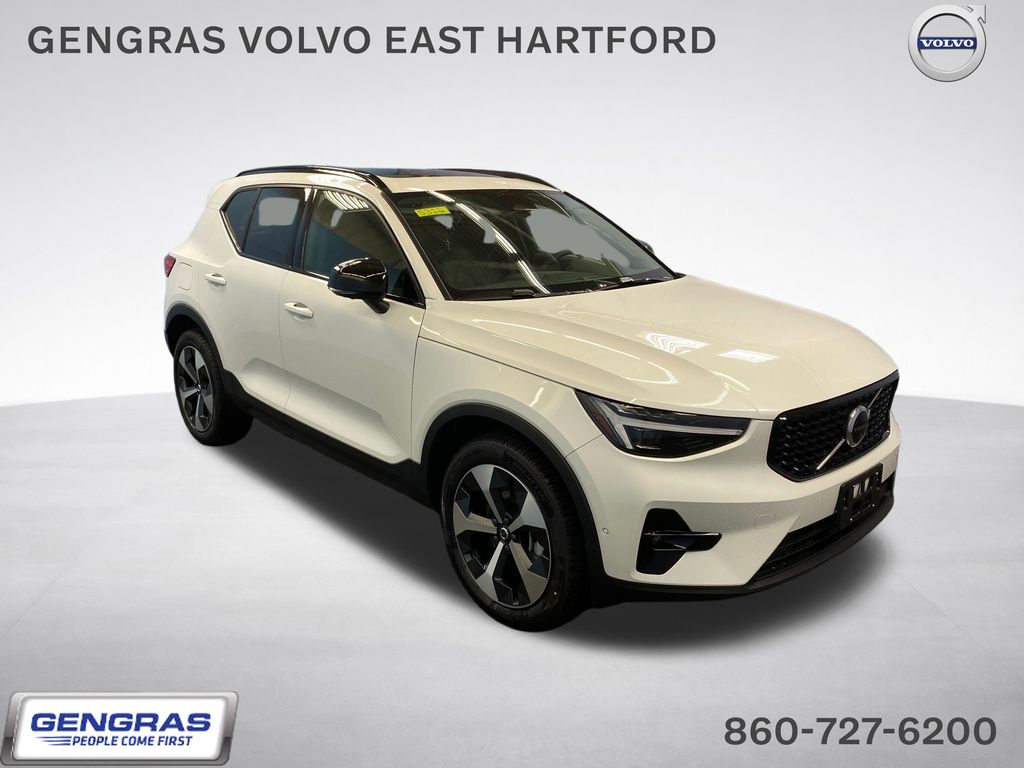 2026 Volvo XC40 SUV 