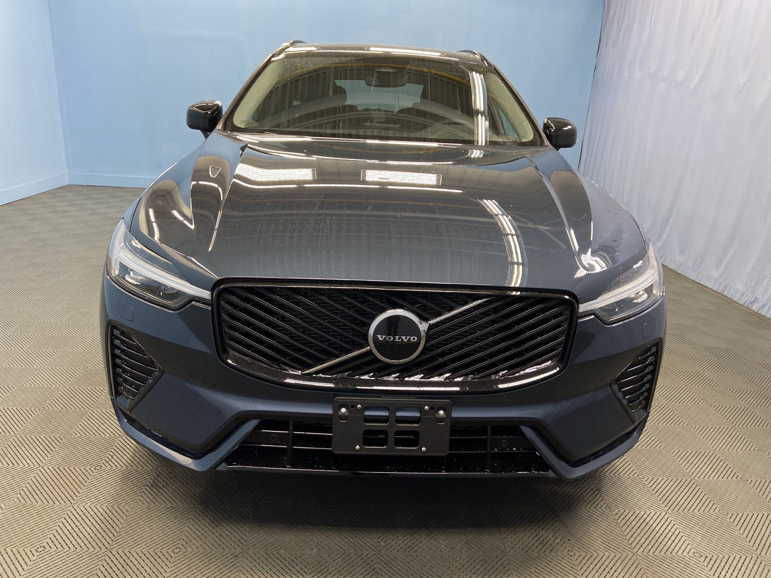 2026 Volvo XC60 B5 Core photo 2