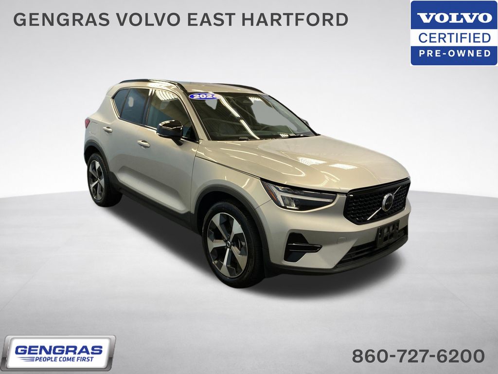 2024 Volvo XC40 SUV 