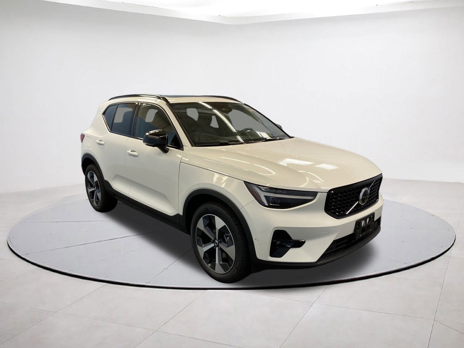 2026 Volvo XC40 SUV 