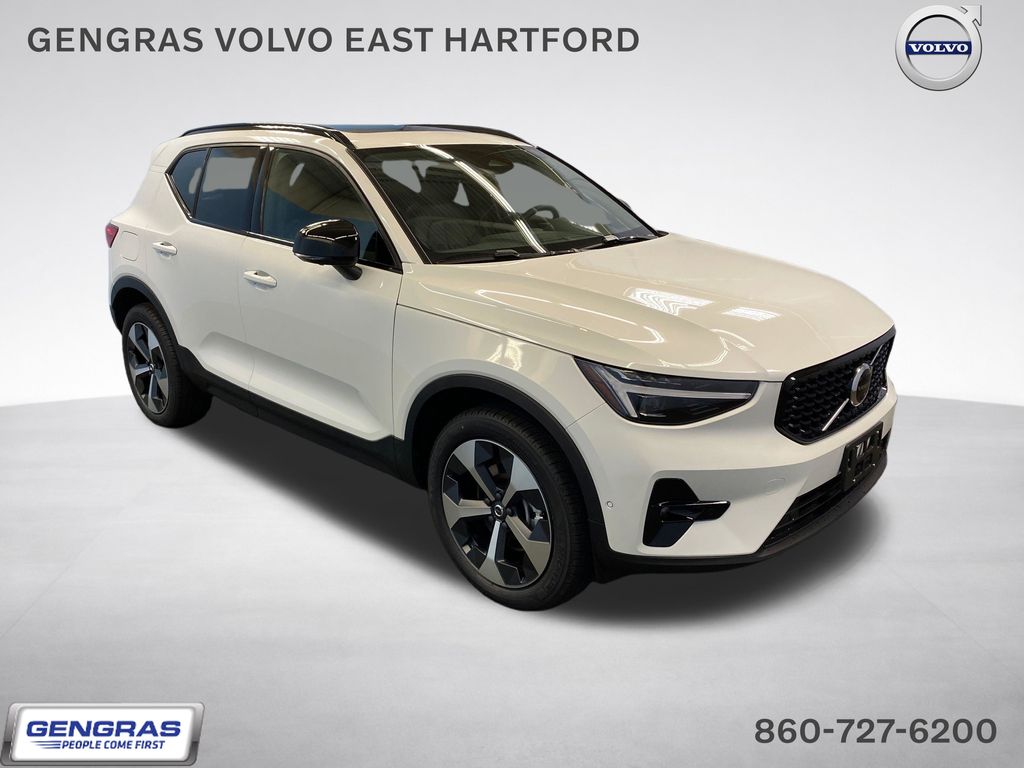 2026 Volvo XC40 SUV 