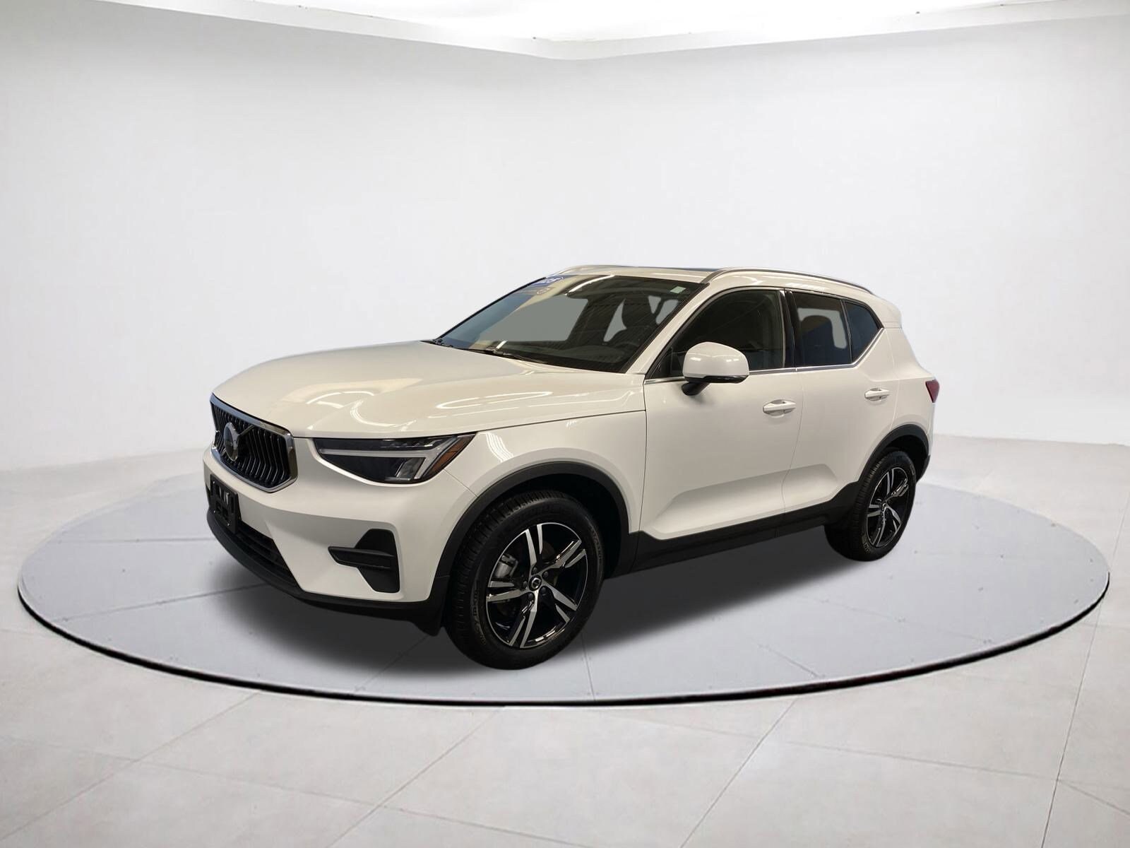 2025 Volvo XC40 Core photo 3