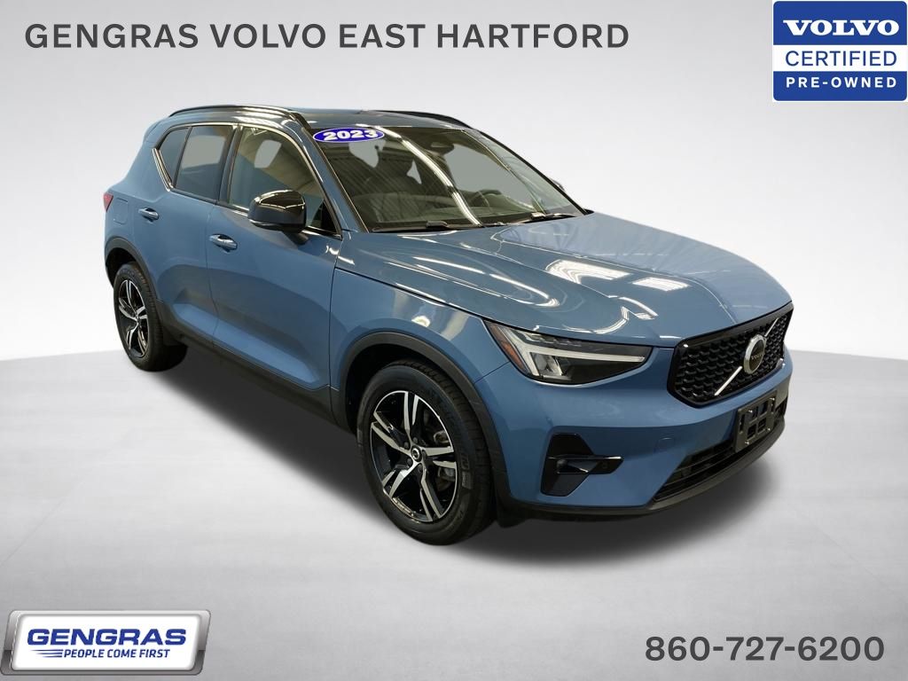 2023 Volvo XC40 B5 Plus Dark AWD's photo