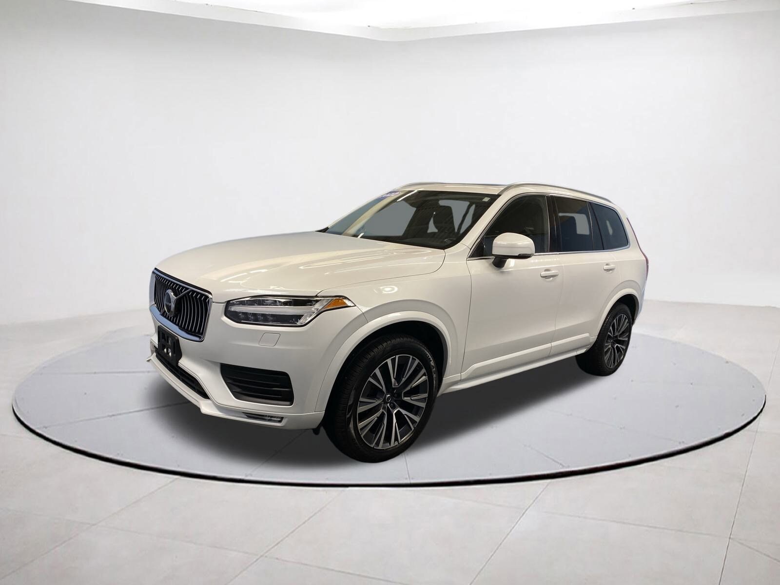 2022 Volvo XC90 Momentum photo 2