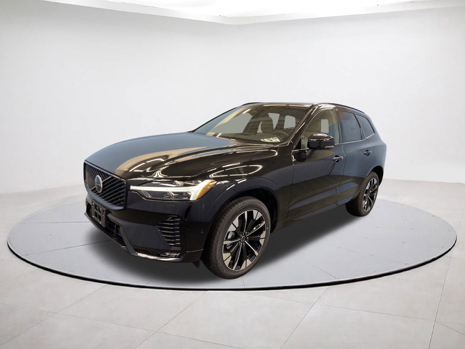 2026 Volvo XC60 B5 Plus photo 3