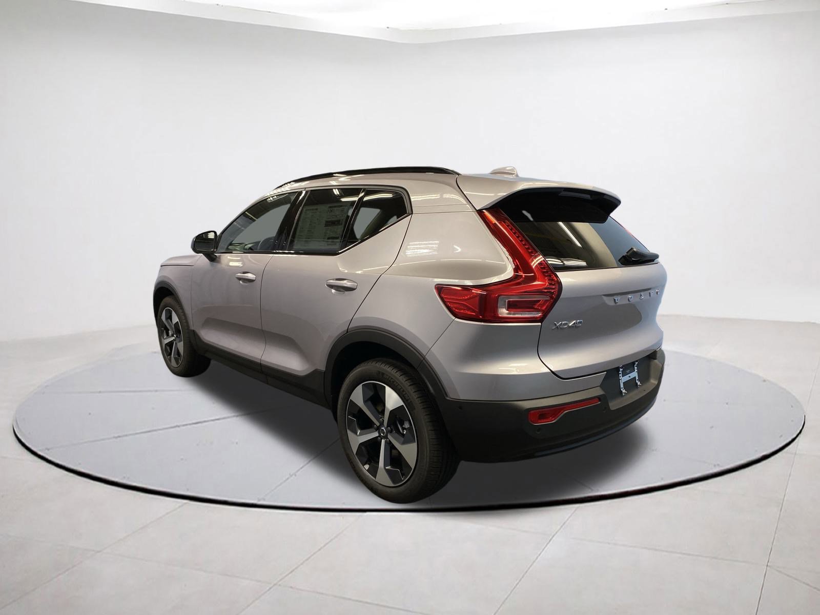2026 Volvo XC40 Plus photo 4