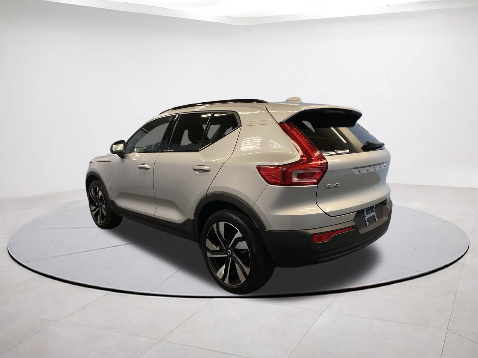 2025 Volvo XC40 Plus photo 4