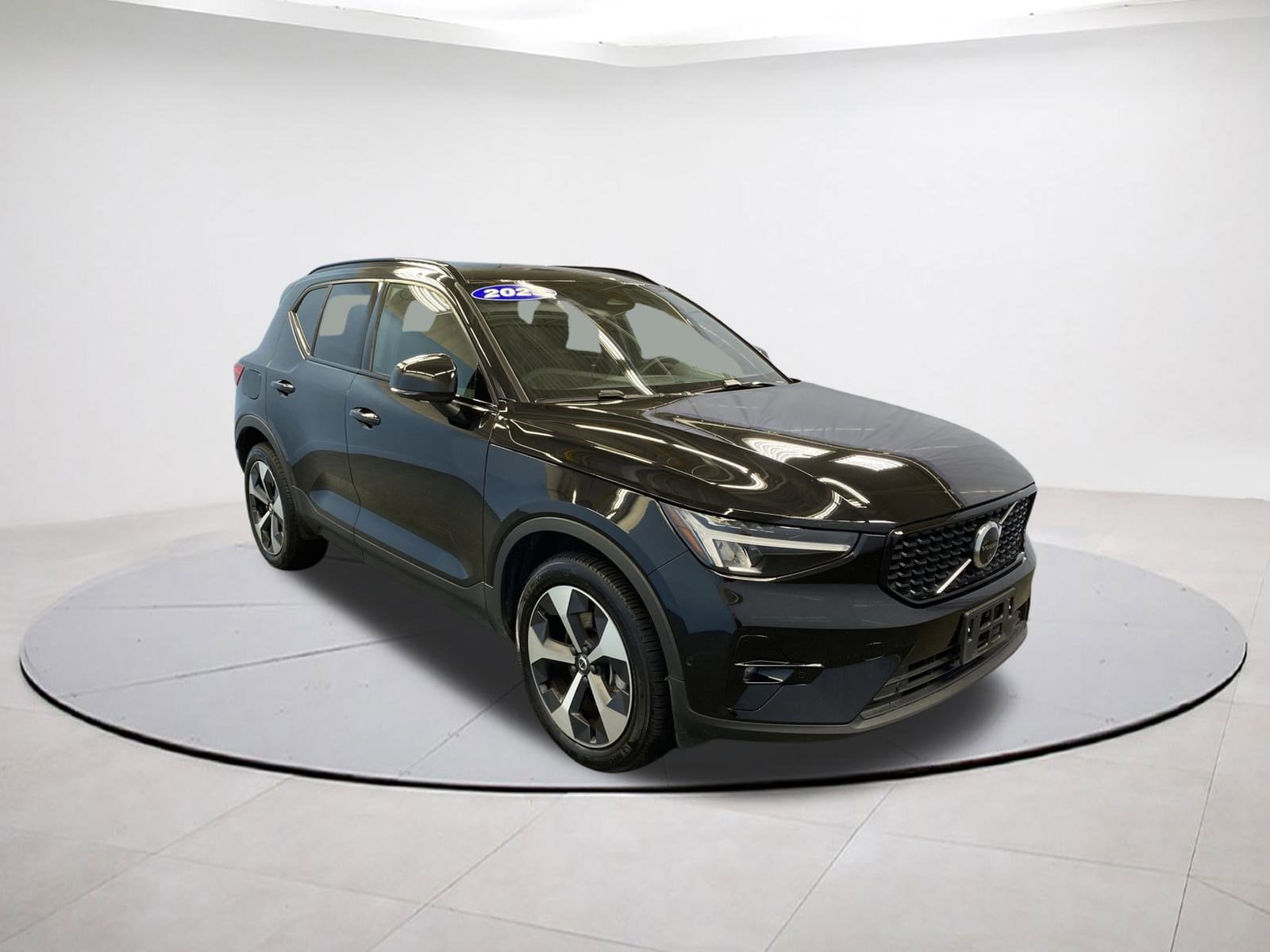 2025 Volvo XC40 SUV 