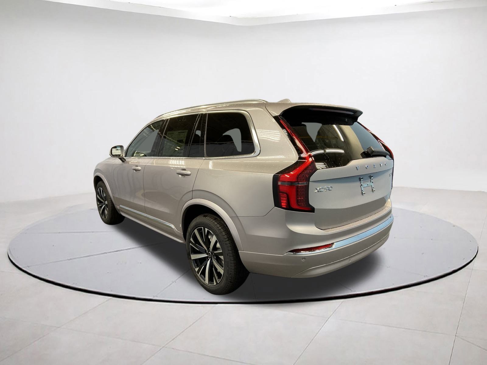 2026 Volvo XC90 B5 Core photo 4
