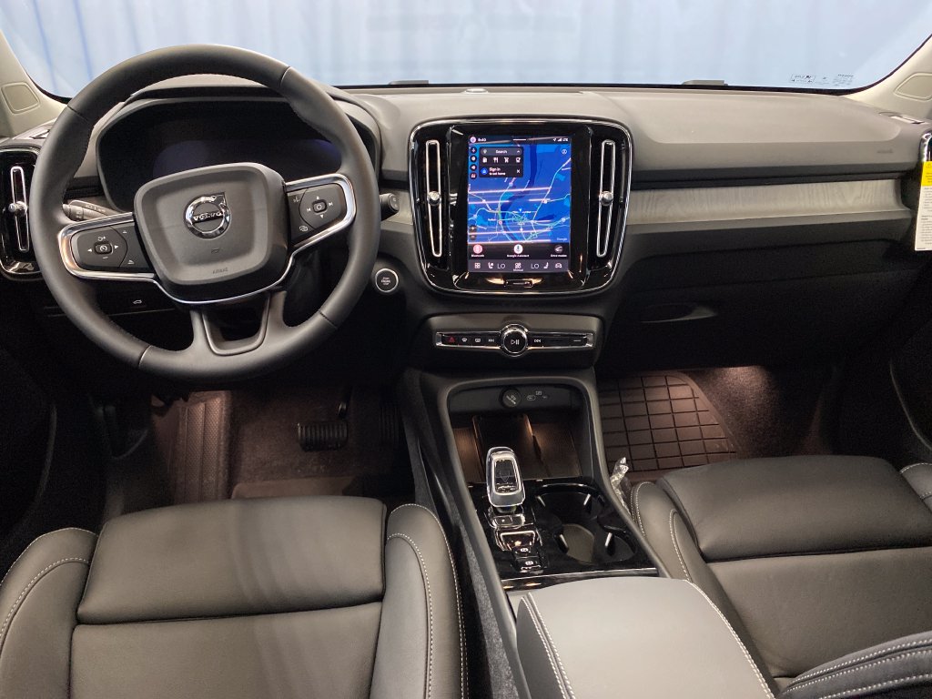 2026 Volvo XC40 Plus - Photo 18