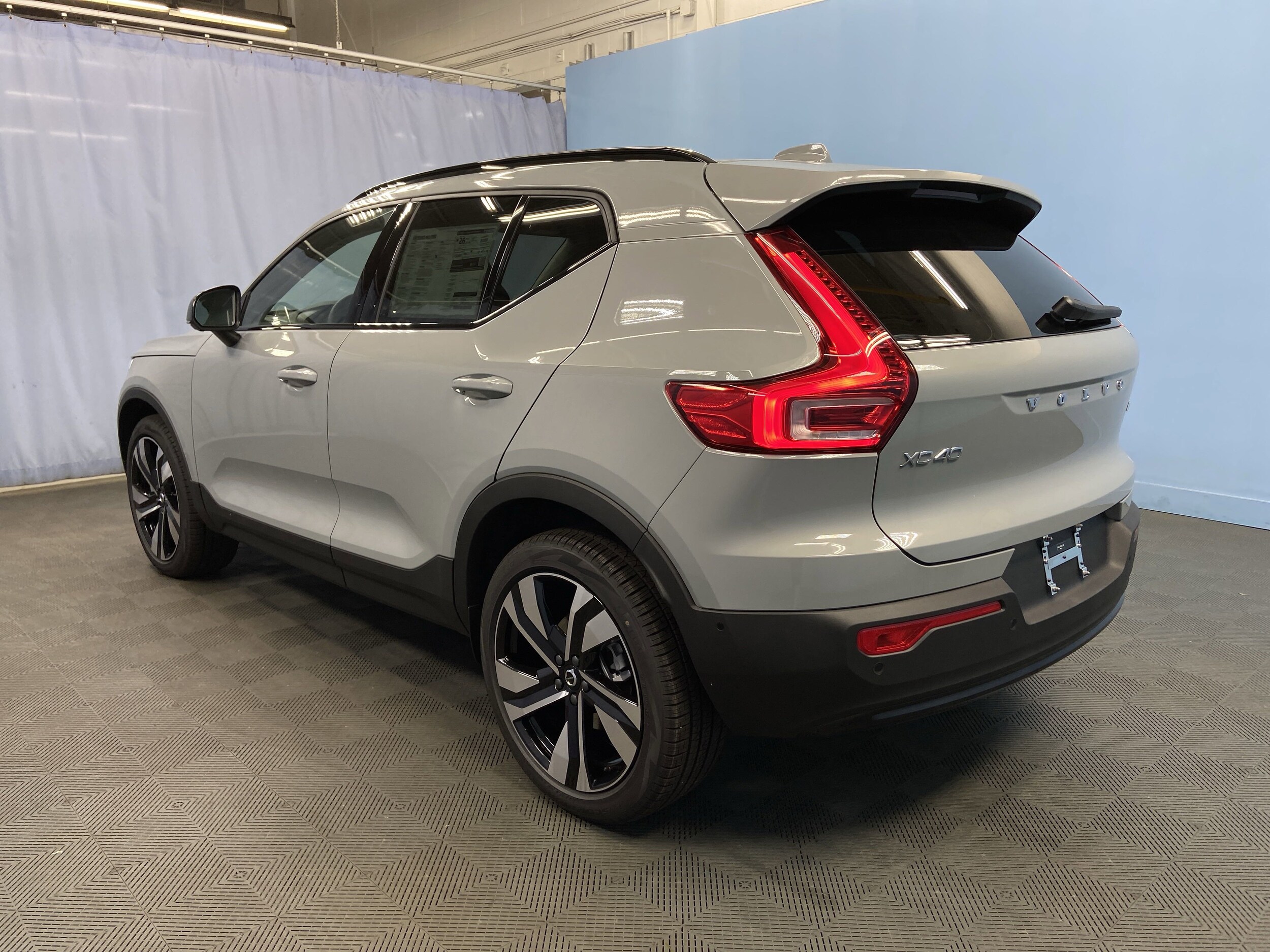 2026 Volvo XC40 photo 3