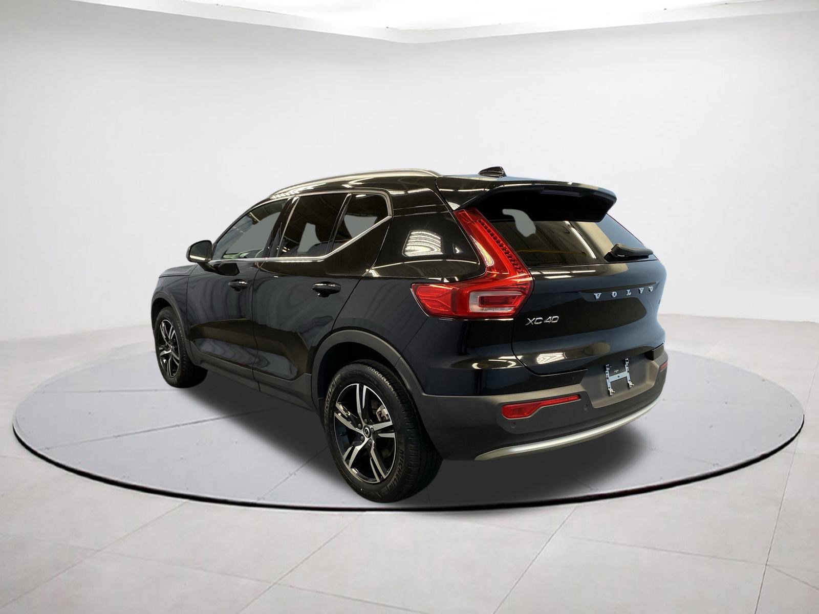 2025 Volvo XC40 Core photo 4