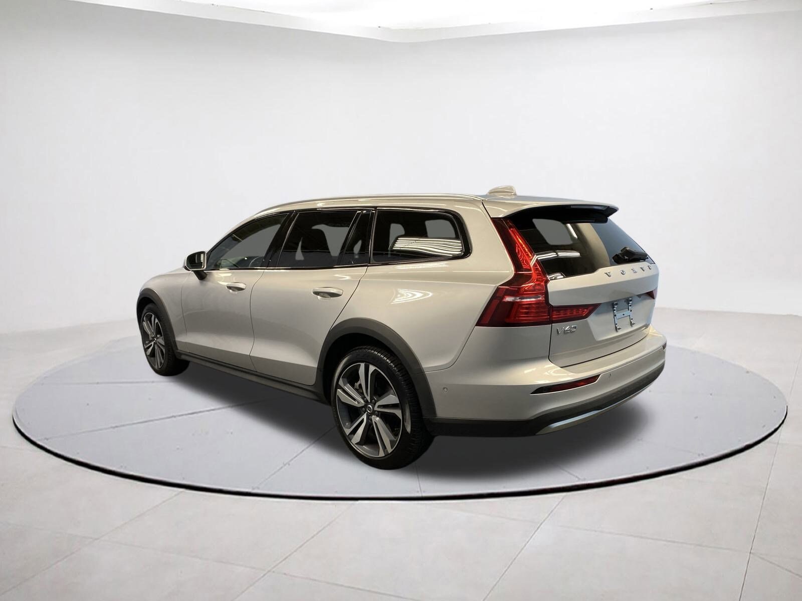 2025 Volvo V60 Cross Country Plus photo 4