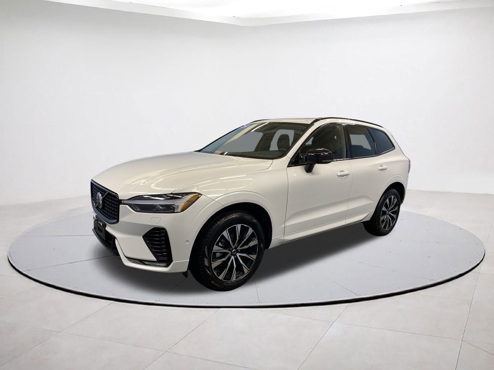 2025 Volvo XC60 Plus photo 3