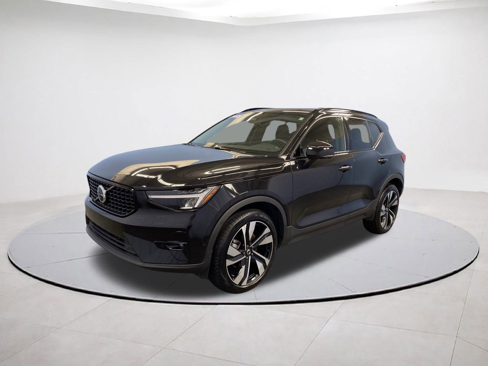 2025 Volvo XC40 Plus photo 3