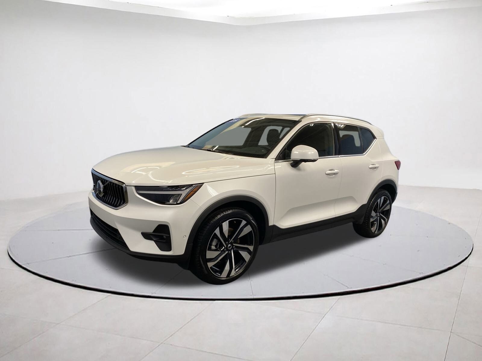 2025 Volvo XC40 Plus photo 3