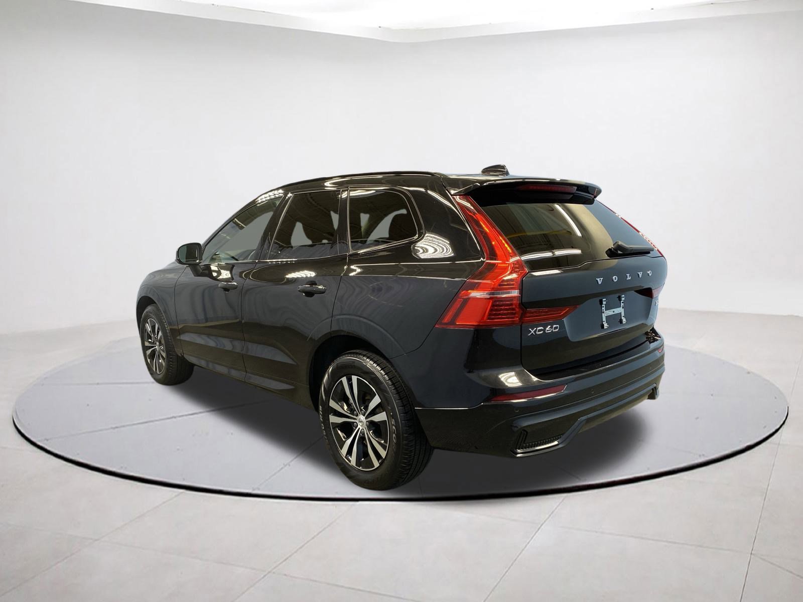 2025 Volvo XC60 Core photo 4
