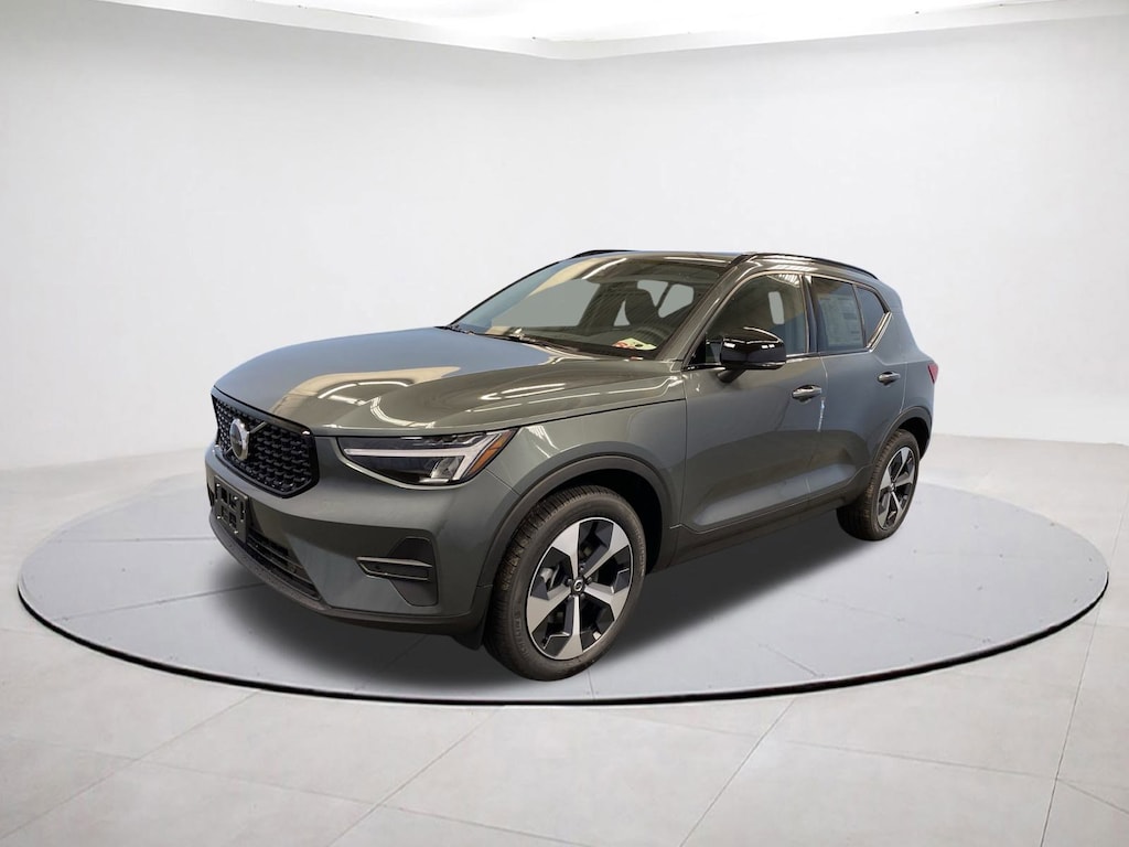 New 2026 Volvo XC40 B5 Core SUV