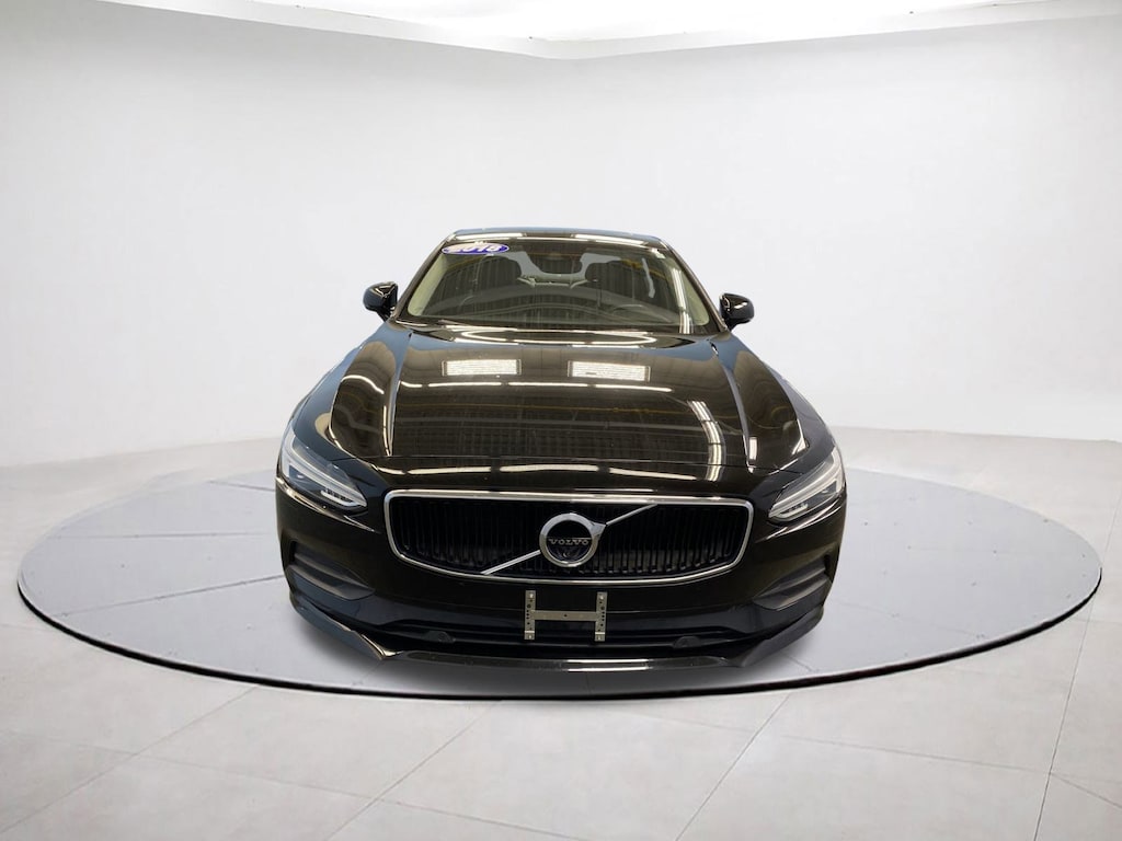 Used 2018 Volvo S90 Momentum Sedan