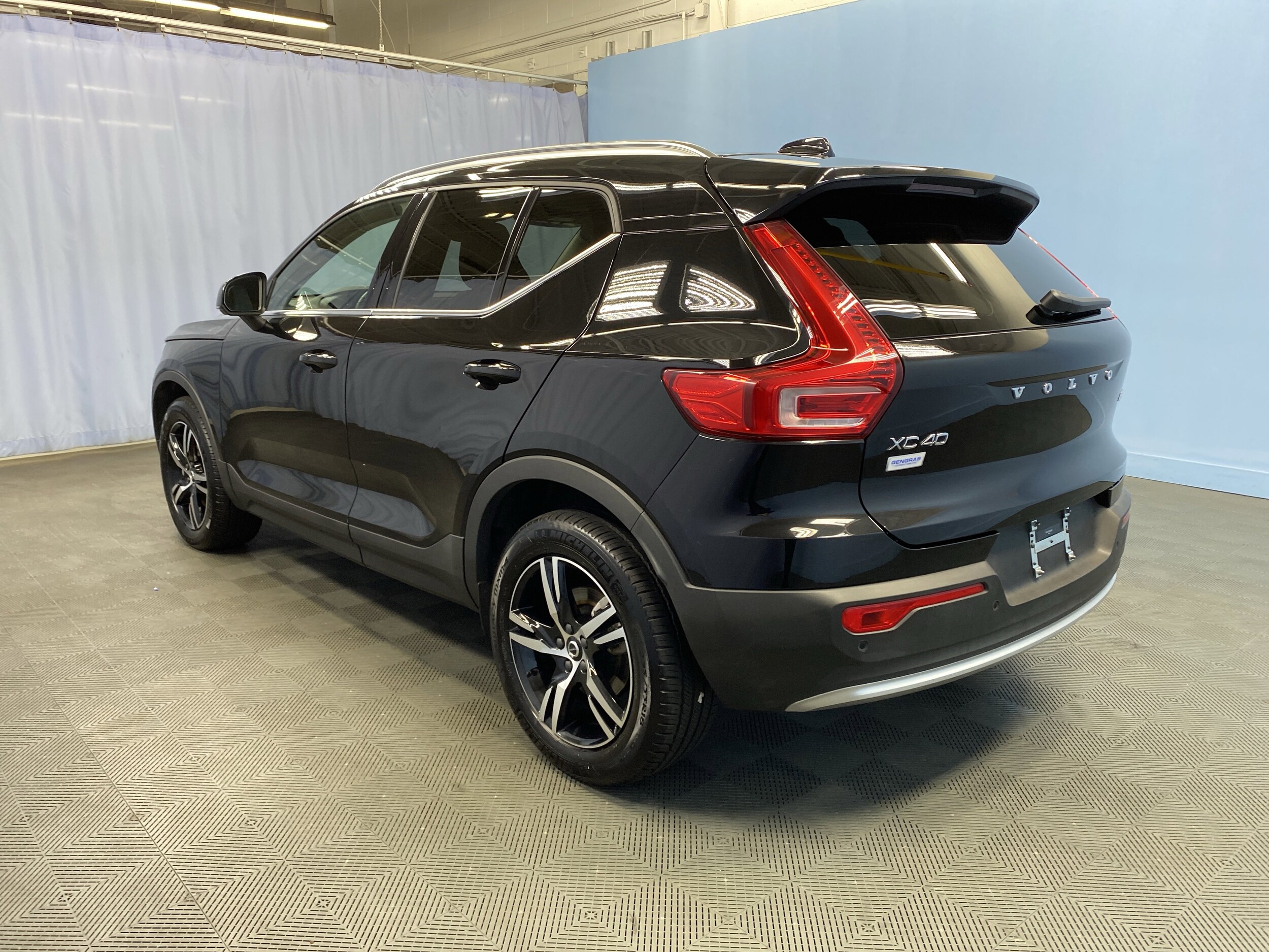 2025 Volvo XC40 Core photo 2