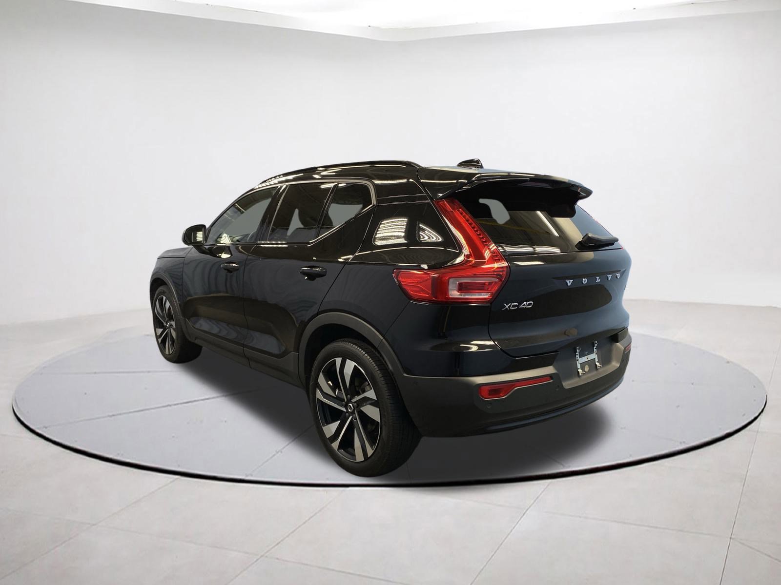 2023 Volvo XC40 Plus photo 4