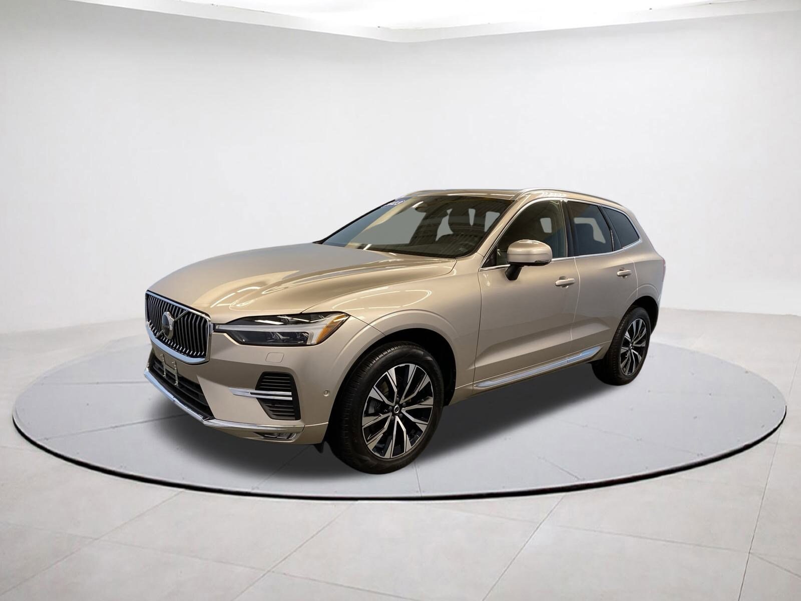 2023 Volvo XC60 Plus photo 3