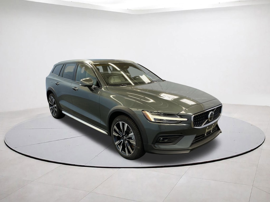 New 2026 Volvo V60 Cross Country B5 Ultra Wagon